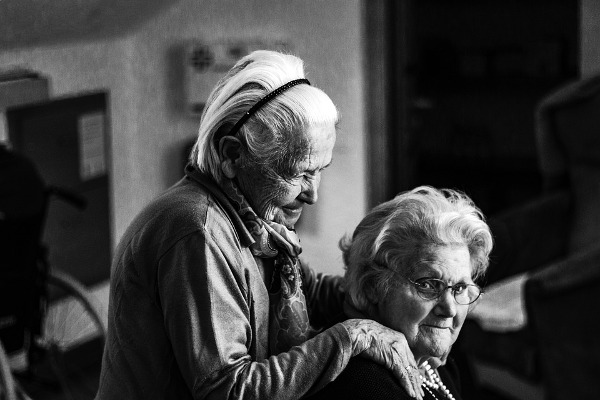 Due anziani soli